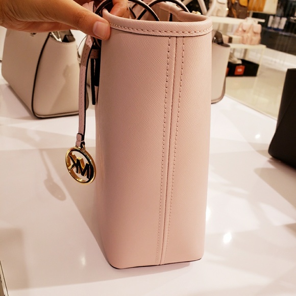 MK JST MD CARRYALL TOTE & DOUBLE ZIP WRISTLET - Picture 2 of 8